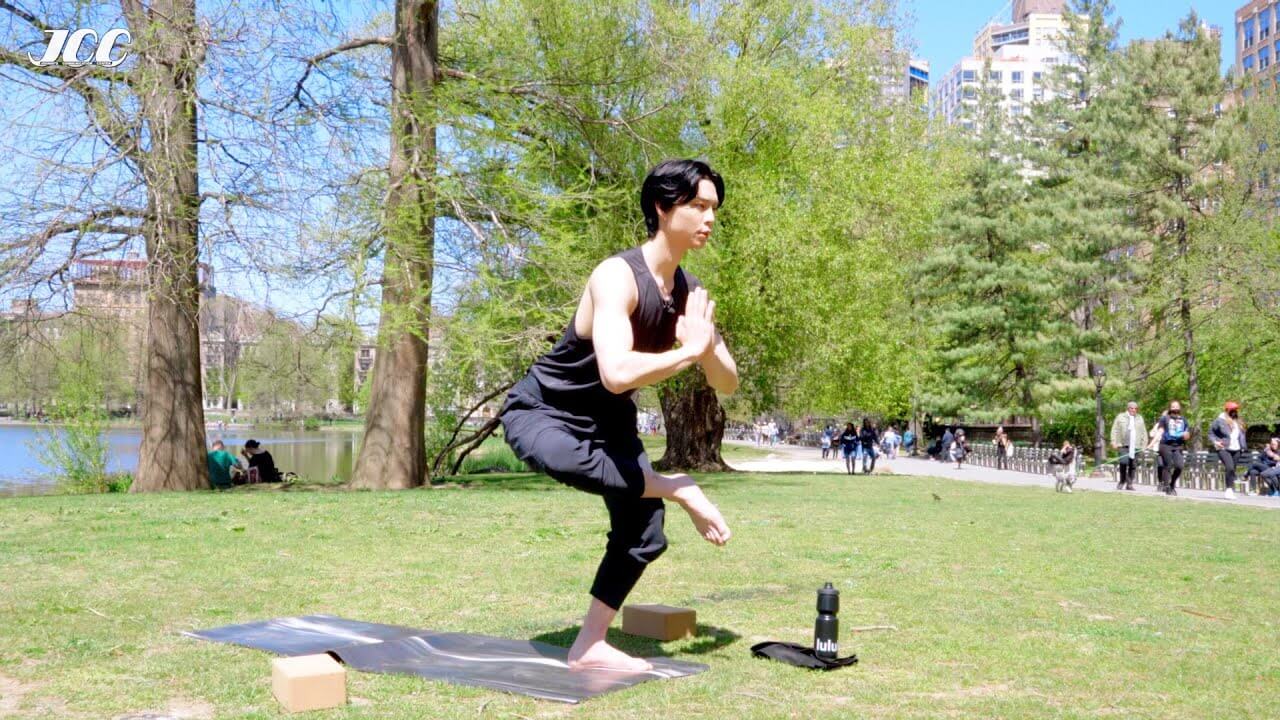 I'm gonna try yoga at Central Park 🧘🏻‍♂️ | Johnny's Communication Center (JCC) Ep.34